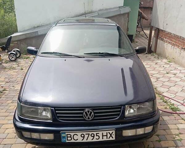 Синий Фольксваген Пассат, объемом двигателя 2 л и пробегом 350 тыс. км за 1700 $, фото 1 на Automoto.ua