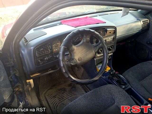 Синий Фольксваген Пассат, объемом двигателя 1.8 л и пробегом 350 тыс. км за 1500 $, фото 1 на Automoto.ua