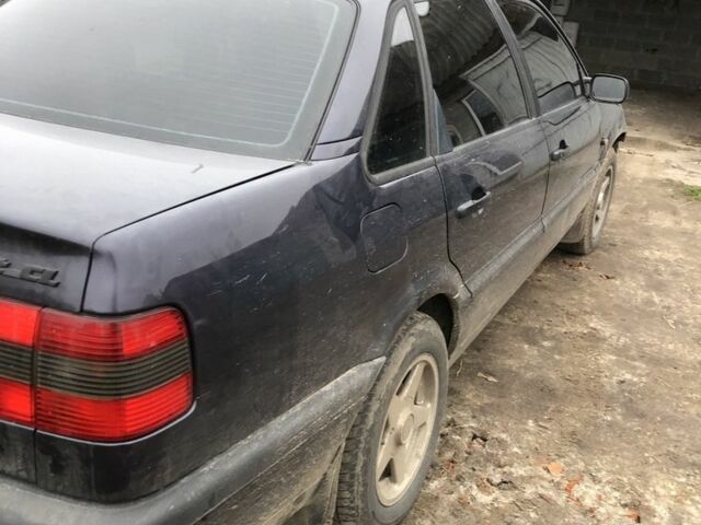 Синий Фольксваген Пассат, объемом двигателя 1.8 л и пробегом 300 тыс. км за 1000 $, фото 1 на Automoto.ua