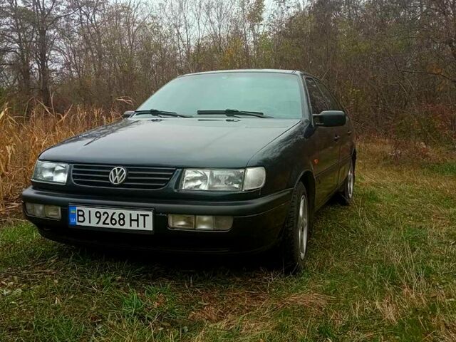 Синий Фольксваген Пассат, объемом двигателя 2 л и пробегом 400 тыс. км за 2100 $, фото 1 на Automoto.ua