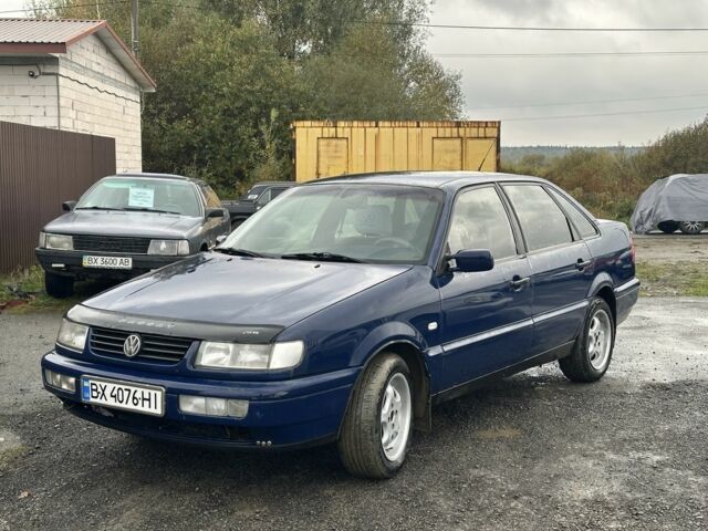 Синий Фольксваген Пассат, объемом двигателя 2 л и пробегом 293 тыс. км за 2150 $, фото 1 на Automoto.ua