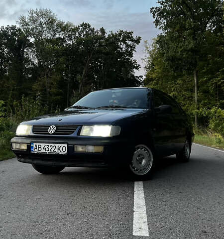 Синий Фольксваген Пассат, объемом двигателя 1.8 л и пробегом 330 тыс. км за 3000 $, фото 1 на Automoto.ua