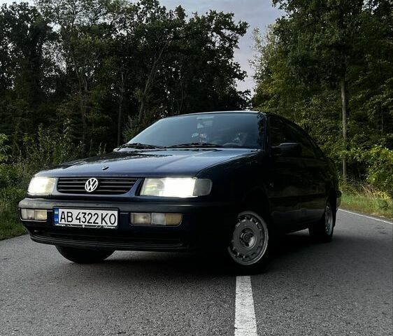 Синий Фольксваген Пассат, объемом двигателя 1.8 л и пробегом 330 тыс. км за 3000 $, фото 1 на Automoto.ua