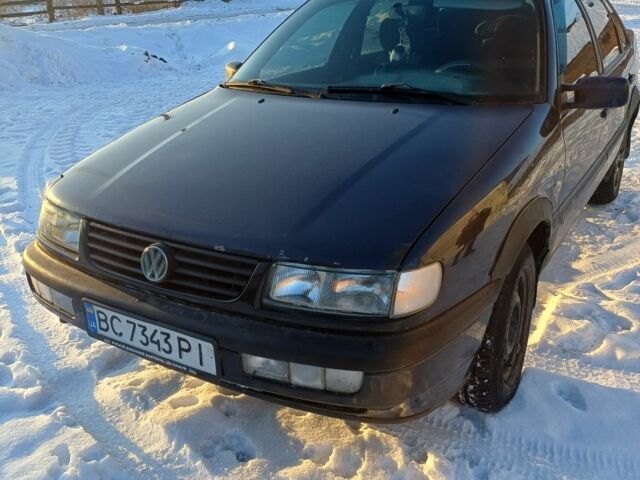 Синий Фольксваген Пассат, объемом двигателя 1.8 л и пробегом 524 тыс. км за 2100 $, фото 1 на Automoto.ua