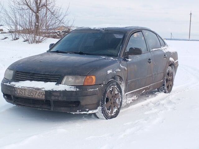 Синій Фольксваген Пассат, об'ємом двигуна 9 л та пробігом 600 тис. км за 978 $, фото 1 на Automoto.ua