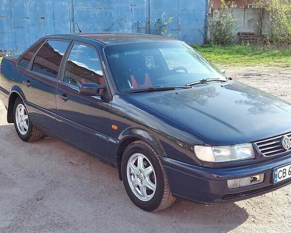 Синий Фольксваген Пассат, объемом двигателя 2 л и пробегом 350 тыс. км за 3000 $, фото 1 на Automoto.ua