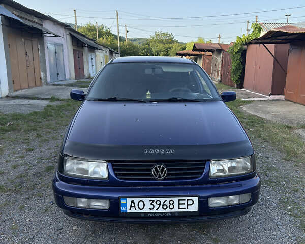 Синий Фольксваген Пассат, объемом двигателя 1.9 л и пробегом 387 тыс. км за 2200 $, фото 1 на Automoto.ua