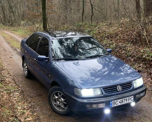 Синий Фольксваген Пассат, объемом двигателя 1.78 л и пробегом 340 тыс. км за 2550 $, фото 1 на Automoto.ua