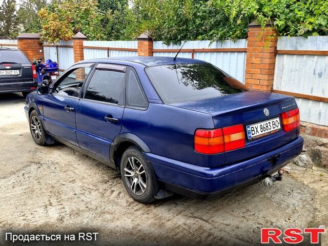 Синий Фольксваген Пассат, объемом двигателя 2 л и пробегом 235 тыс. км за 1650 $, фото 1 на Automoto.ua