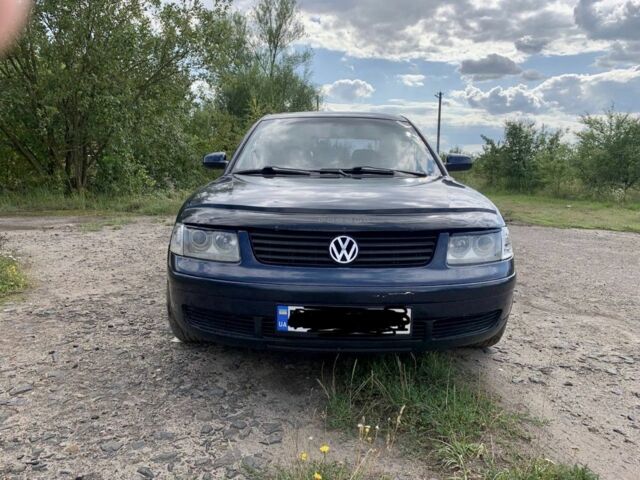 Синій Фольксваген Пассат, об'ємом двигуна 1.6 л та пробігом 350 тис. км за 3200 $, фото 1 на Automoto.ua