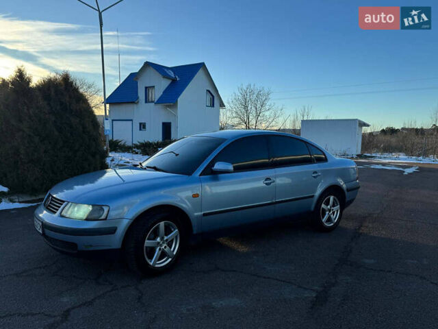 Синий Фольксваген Пассат, объемом двигателя 1.9 л и пробегом 350 тыс. км за 3850 $, фото 1 на Automoto.ua