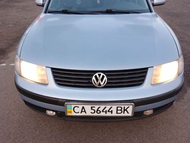 Синий Фольксваген Пассат, объемом двигателя 0 л и пробегом 220 тыс. км за 4750 $, фото 1 на Automoto.ua