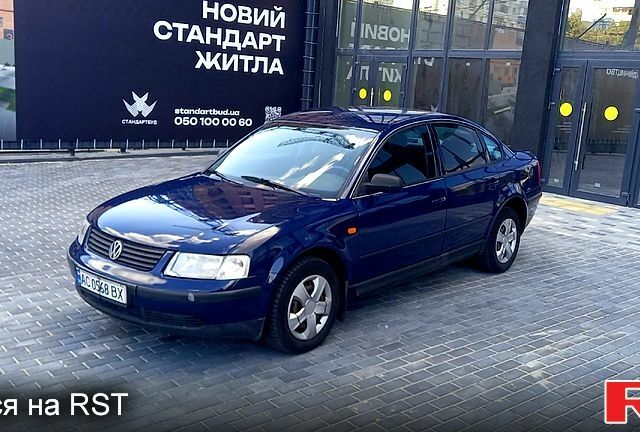 Синий Фольксваген Пассат, объемом двигателя 1.6 л и пробегом 275 тыс. км за 2799 $, фото 1 на Automoto.ua