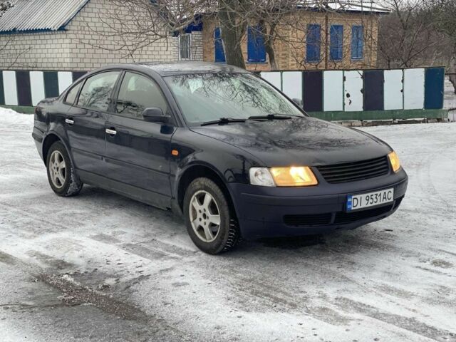 Синий Фольксваген Пассат, объемом двигателя 1.6 л и пробегом 320 тыс. км за 2800 $, фото 1 на Automoto.ua