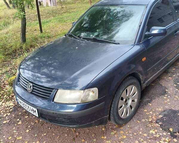 Синий Фольксваген Пассат, объемом двигателя 1.9 л и пробегом 400 тыс. км за 3200 $, фото 1 на Automoto.ua