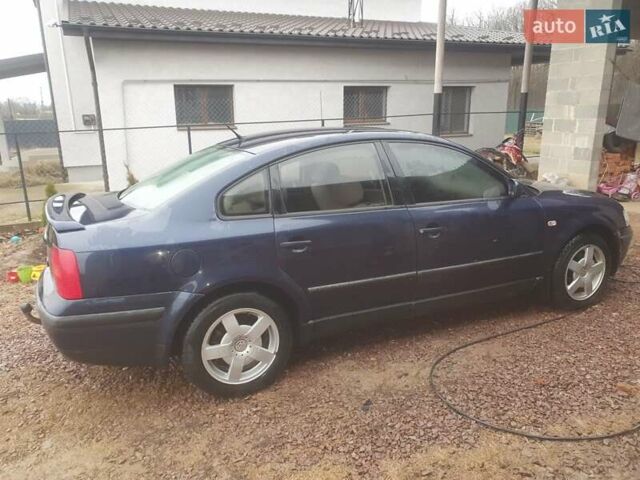 Синій Фольксваген Пассат, об'ємом двигуна 1.6 л та пробігом 303 тис. км за 3100 $, фото 1 на Automoto.ua