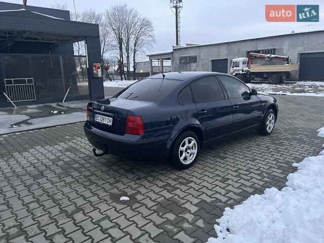 Синий Фольксваген Пассат, объемом двигателя 1.6 л и пробегом 211 тыс. км за 3400 $, фото 1 на Automoto.ua