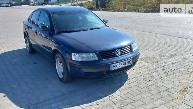 Синій Фольксваген Пассат, об'ємом двигуна 1.9 л та пробігом 300 тис. км за 2900 $, фото 1 на Automoto.ua