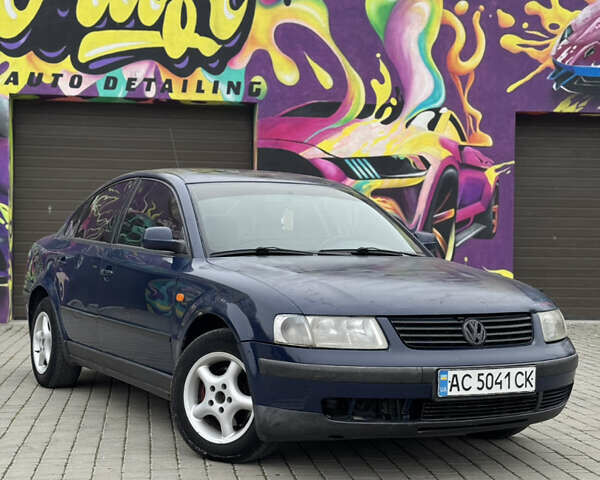 Синий Фольксваген Пассат, объемом двигателя 1.6 л и пробегом 444 тыс. км за 2650 $, фото 1 на Automoto.ua