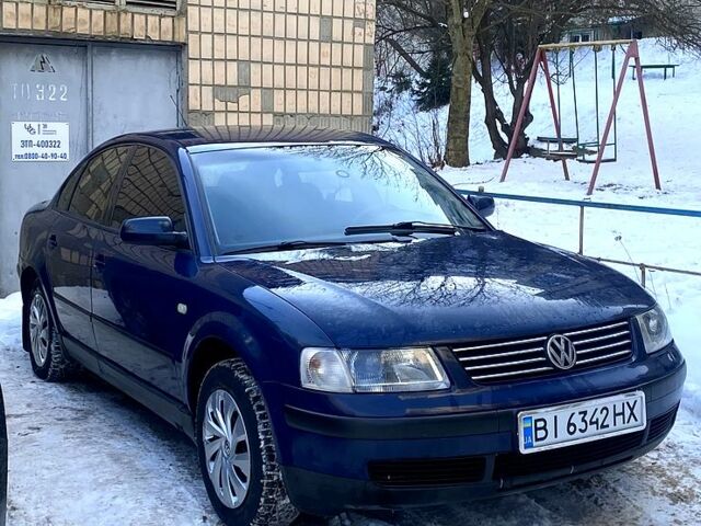Синий Фольксваген Пассат, объемом двигателя 1.8 л и пробегом 317 тыс. км за 3500 $, фото 1 на Automoto.ua