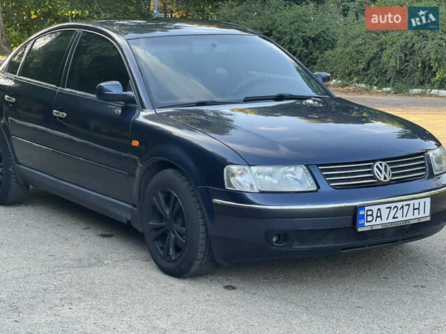 Синий Фольксваген Пассат, объемом двигателя 1.9 л и пробегом 430 тыс. км за 4500 $, фото 1 на Automoto.ua