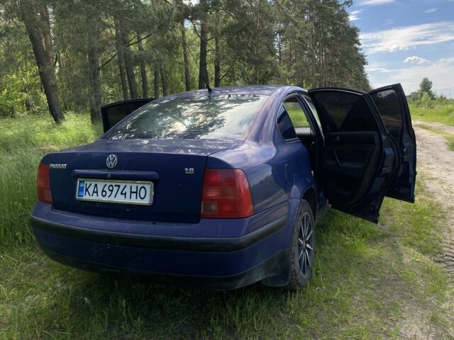 Синий Фольксваген Пассат, объемом двигателя 1.8 л и пробегом 274 тыс. км за 2900 $, фото 1 на Automoto.ua