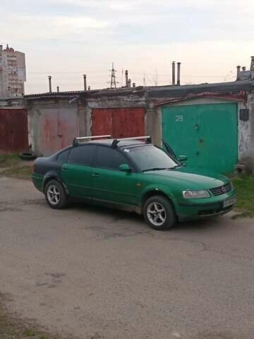 Синий Фольксваген Пассат, объемом двигателя 1.9 л и пробегом 320 тыс. км за 2550 $, фото 1 на Automoto.ua