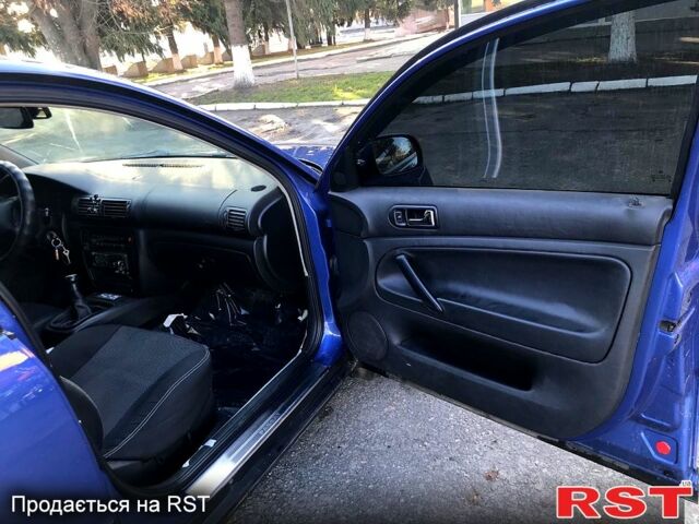 Синий Фольксваген Пассат, объемом двигателя 1.8 л и пробегом 302 тыс. км за 3850 $, фото 1 на Automoto.ua