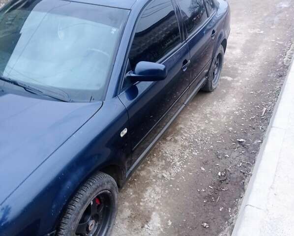 Синий Фольксваген Пассат, объемом двигателя 1.9 л и пробегом 372 тыс. км за 3600 $, фото 1 на Automoto.ua