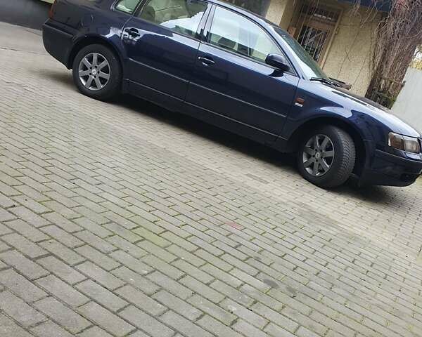 Синий Фольксваген Пассат, объемом двигателя 0 л и пробегом 375 тыс. км за 3000 $, фото 1 на Automoto.ua