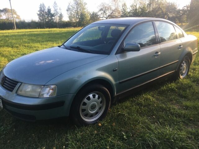 Синий Фольксваген Пассат, объемом двигателя 1.6 л и пробегом 285 тыс. км за 3750 $, фото 1 на Automoto.ua