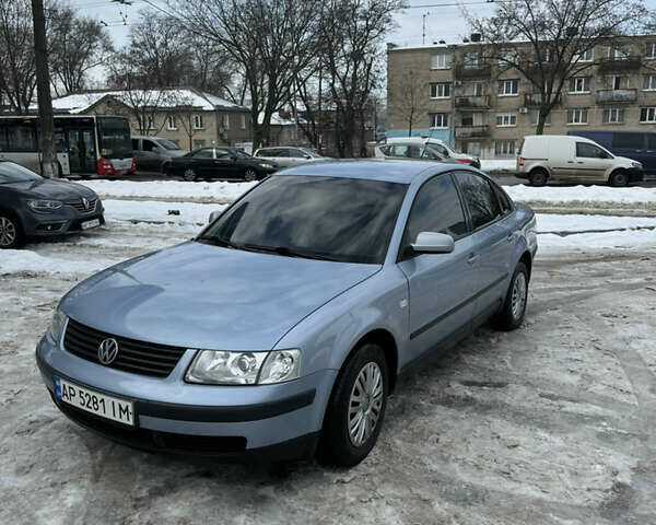 Синий Фольксваген Пассат, объемом двигателя 1.78 л и пробегом 300 тыс. км за 3300 $, фото 1 на Automoto.ua