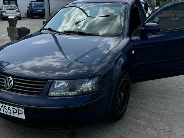 Синий Фольксваген Пассат, объемом двигателя 1.6 л и пробегом 3 тыс. км за 2800 $, фото 1 на Automoto.ua