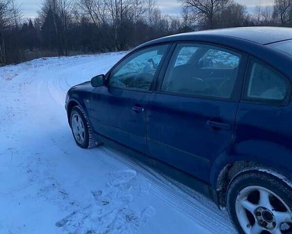 Синий Фольксваген Пассат, объемом двигателя 1.9 л и пробегом 300 тыс. км за 3350 $, фото 1 на Automoto.ua
