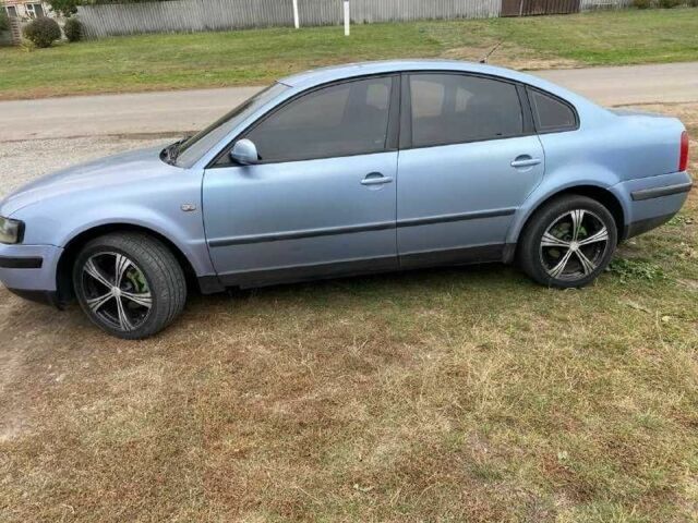 Синий Фольксваген Пассат, объемом двигателя 1.9 л и пробегом 377 тыс. км за 2650 $, фото 1 на Automoto.ua