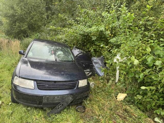 Синий Фольксваген Пассат, объемом двигателя 0 л и пробегом 300 тыс. км за 1000 $, фото 1 на Automoto.ua