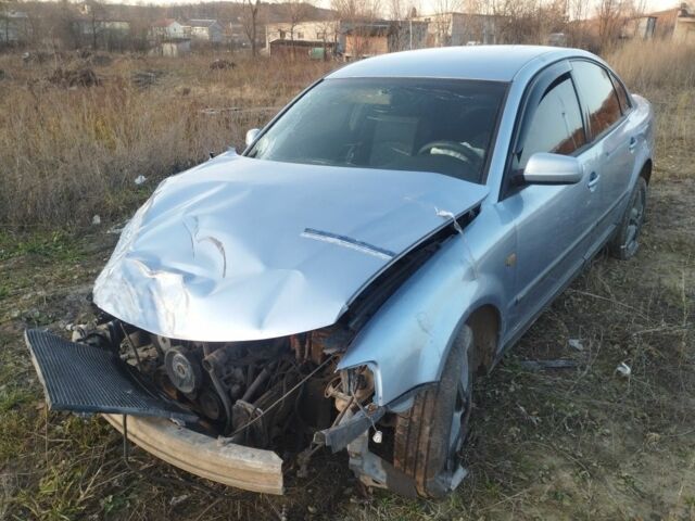 Синий Фольксваген Пассат, объемом двигателя 1.8 л и пробегом 340 тыс. км за 1000 $, фото 1 на Automoto.ua