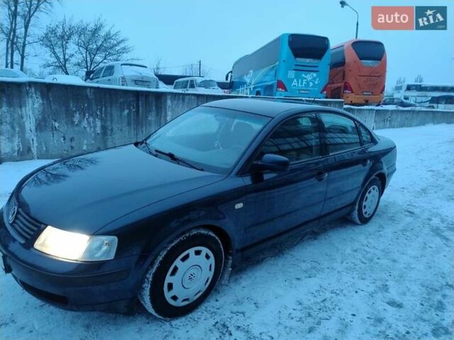 Синий Фольксваген Пассат, объемом двигателя 1.6 л и пробегом 188 тыс. км за 3999 $, фото 1 на Automoto.ua