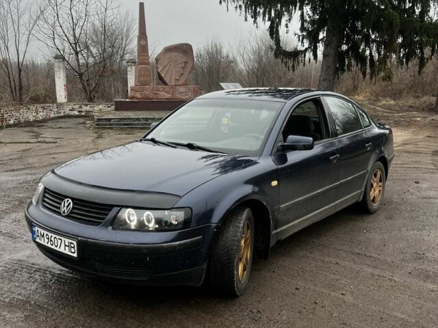Синий Фольксваген Пассат, объемом двигателя 1.8 л и пробегом 362 тыс. км за 3200 $, фото 1 на Automoto.ua