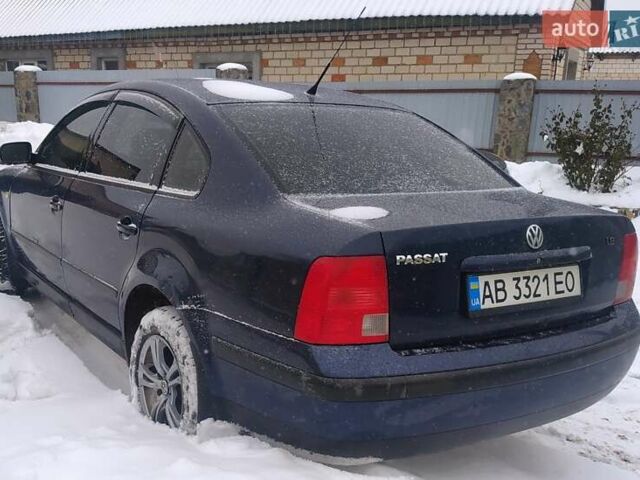 Синий Фольксваген Пассат, объемом двигателя 1.6 л и пробегом 268 тыс. км за 3800 $, фото 1 на Automoto.ua