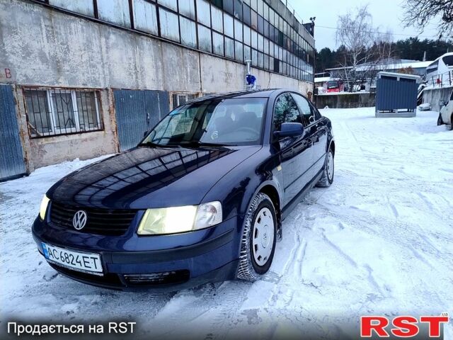 Синий Фольксваген Пассат, объемом двигателя 1.6 л и пробегом 188 тыс. км за 3799 $, фото 1 на Automoto.ua