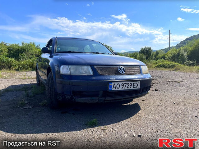 Синий Фольксваген Пассат, объемом двигателя 1.8 л и пробегом 383 тыс. км за 3500 $, фото 1 на Automoto.ua