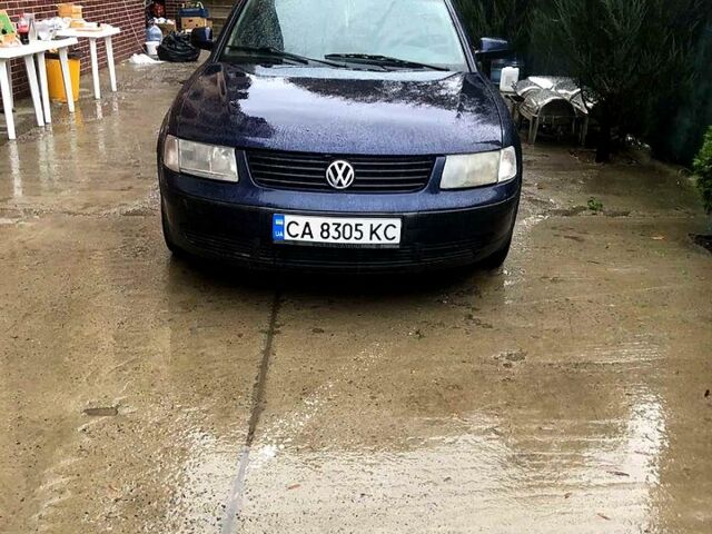 Синий Фольксваген Пассат, объемом двигателя 1.8 л и пробегом 0 тыс. км за 3200 $, фото 1 на Automoto.ua