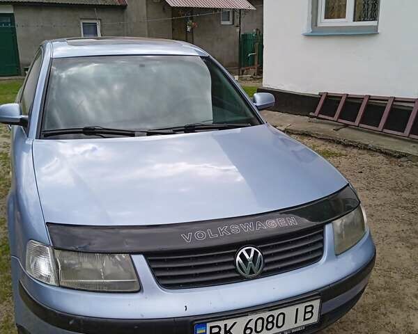 Синий Фольксваген Пассат, объемом двигателя 1.78 л и пробегом 277 тыс. км за 3200 $, фото 1 на Automoto.ua