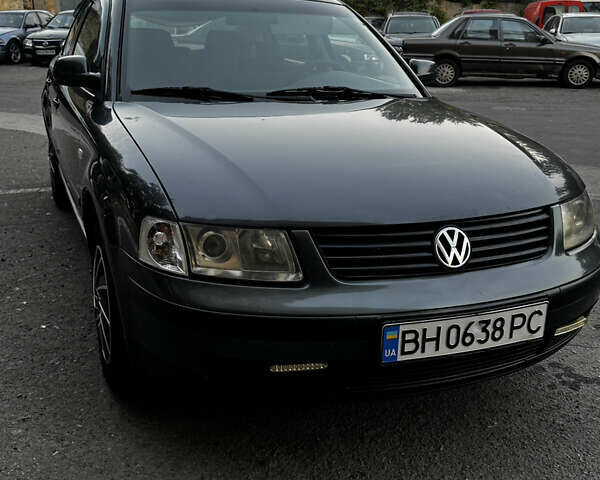 Синий Фольксваген Пассат, объемом двигателя 1.9 л и пробегом 225 тыс. км за 3400 $, фото 1 на Automoto.ua