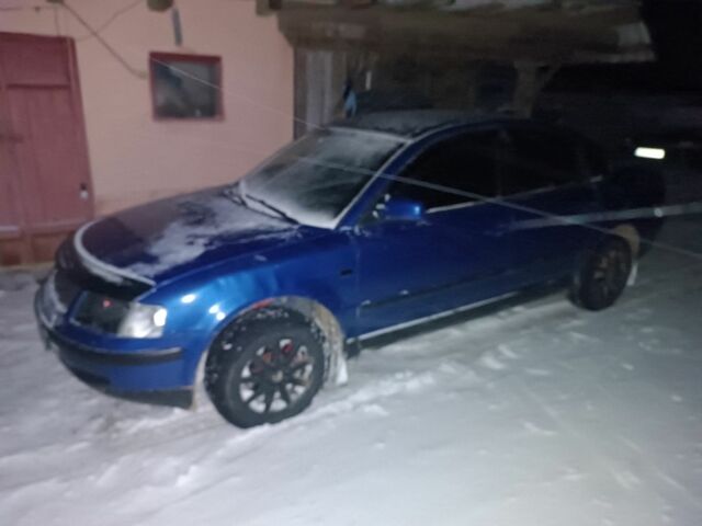 Синий Фольксваген Пассат, объемом двигателя 1.9 л и пробегом 500 тыс. км за 4000 $, фото 1 на Automoto.ua