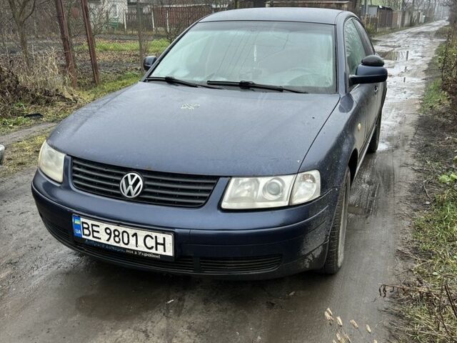 Синий Фольксваген Пассат, объемом двигателя 2.5 л и пробегом 268 тыс. км за 3500 $, фото 1 на Automoto.ua