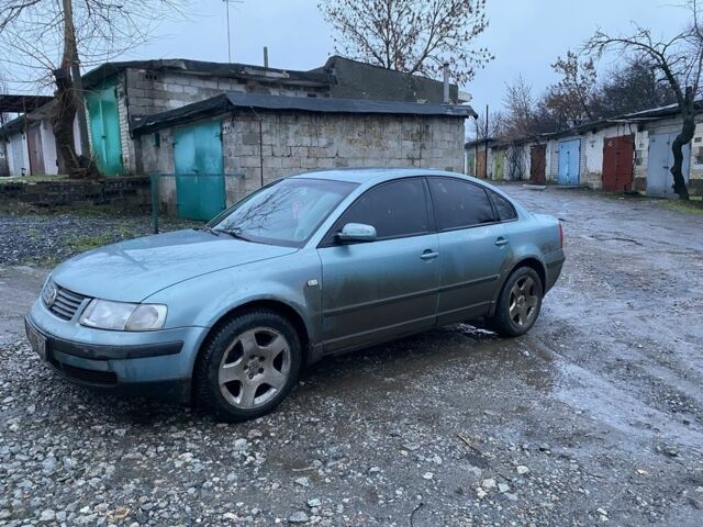 Синий Фольксваген Пассат, объемом двигателя 1.8 л и пробегом 354 тыс. км за 1800 $, фото 1 на Automoto.ua