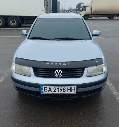 Синій Фольксваген Пассат, об'ємом двигуна 1.6 л та пробігом 245 тис. км за 3900 $, фото 1 на Automoto.ua