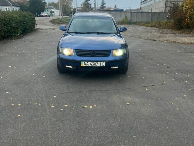 Синий Фольксваген Пассат, объемом двигателя 1.8 л и пробегом 340 тыс. км за 4500 $, фото 1 на Automoto.ua